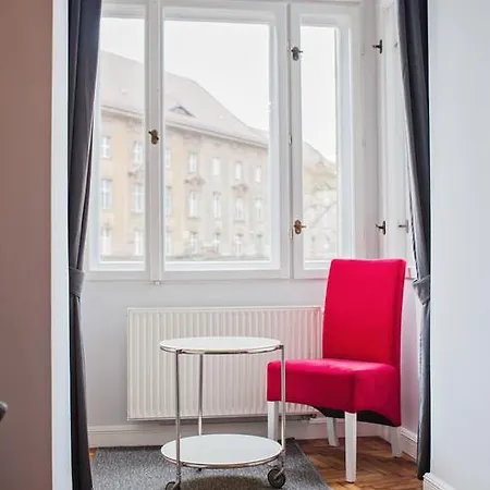 Center Apartment *
